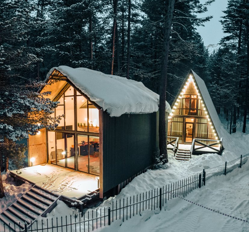 Pine Ridge Shalet - carbon neutral hotel in Unknown City