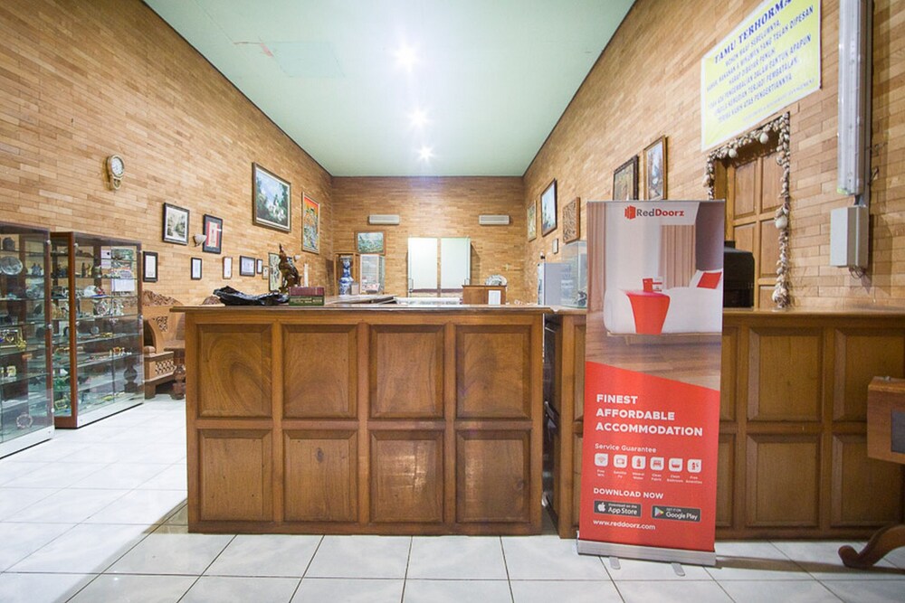 Reddoorz Plus Jalan Raya Pasir Putih — hotel in Situbondo