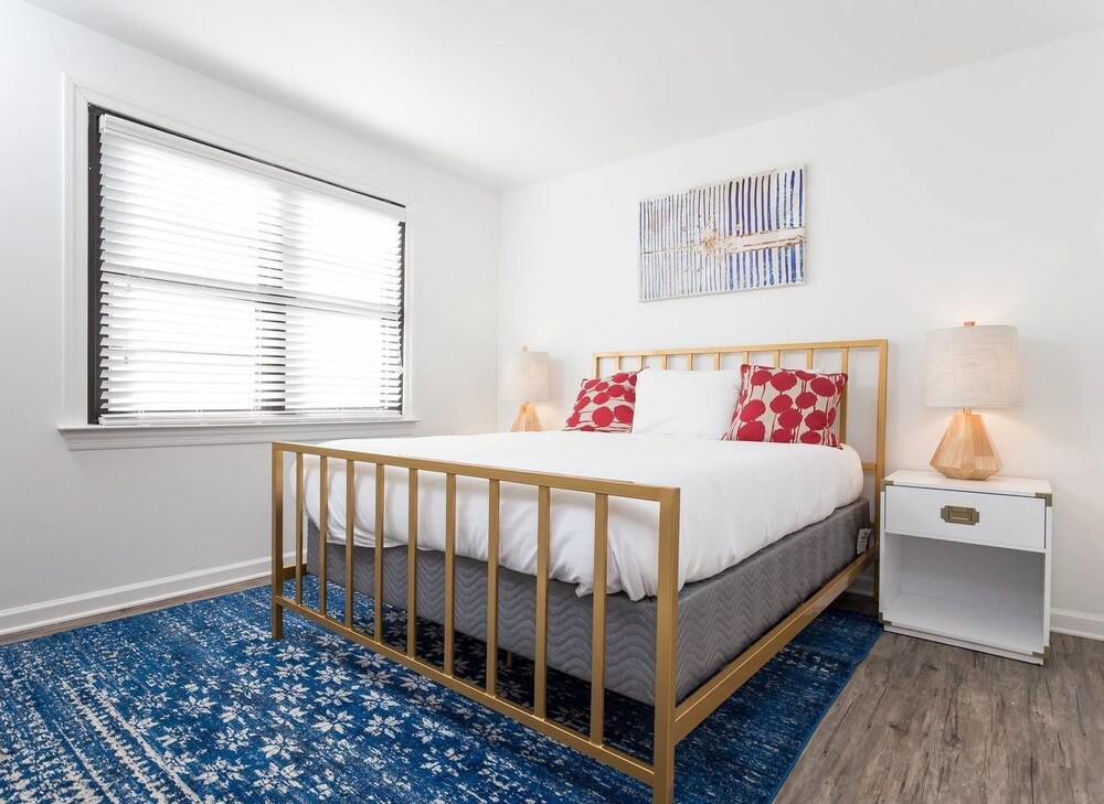 8 BRs Comprised of 4 2BR Suites by Domio - photo 4