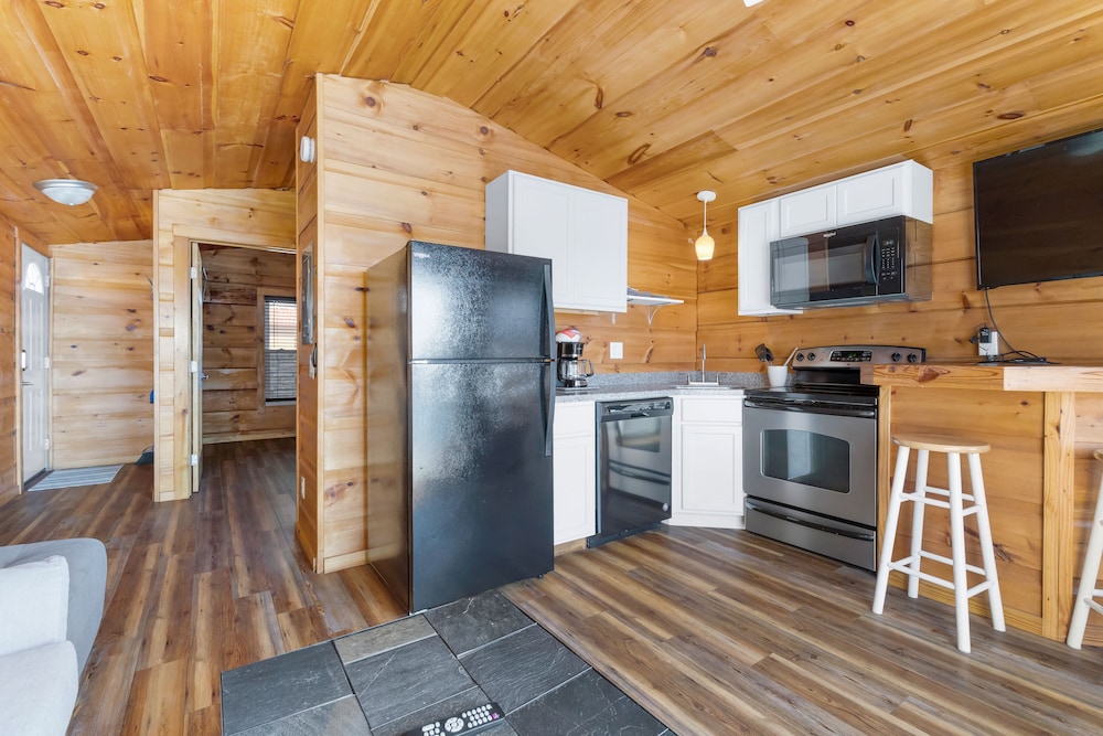 Edinboro Lake Resort Cabins - photo 39