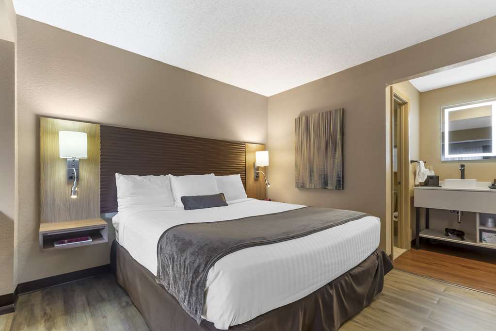 Best Western Plus Landing View Inn & Suites - photo 18