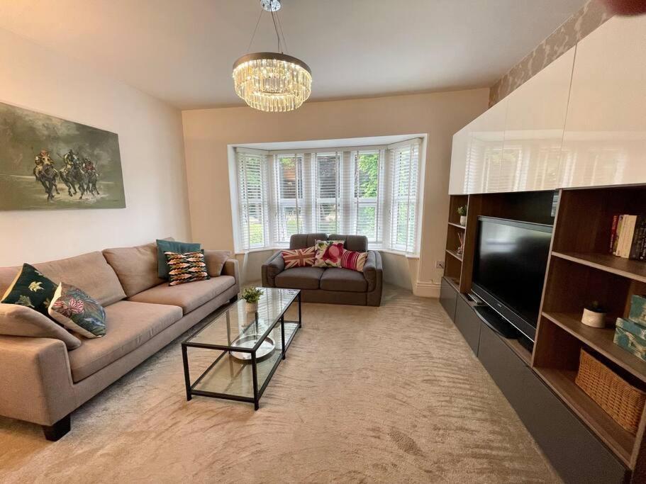 Modern 2 Bed Flat W Parking Dog Friendly Central — Bournemouth