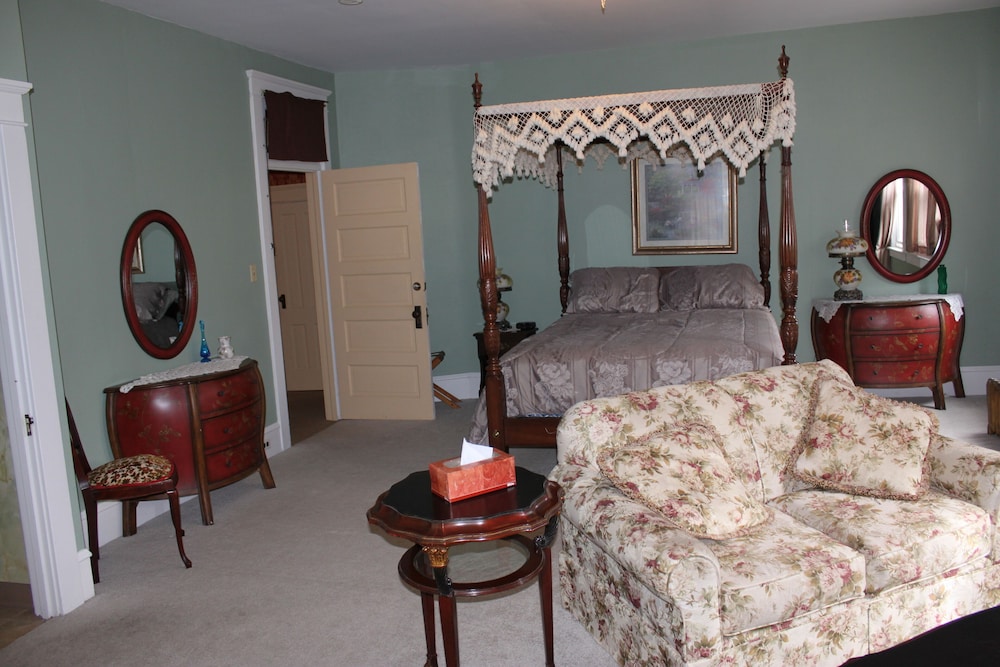 Victorian Charm Inn - photo 20