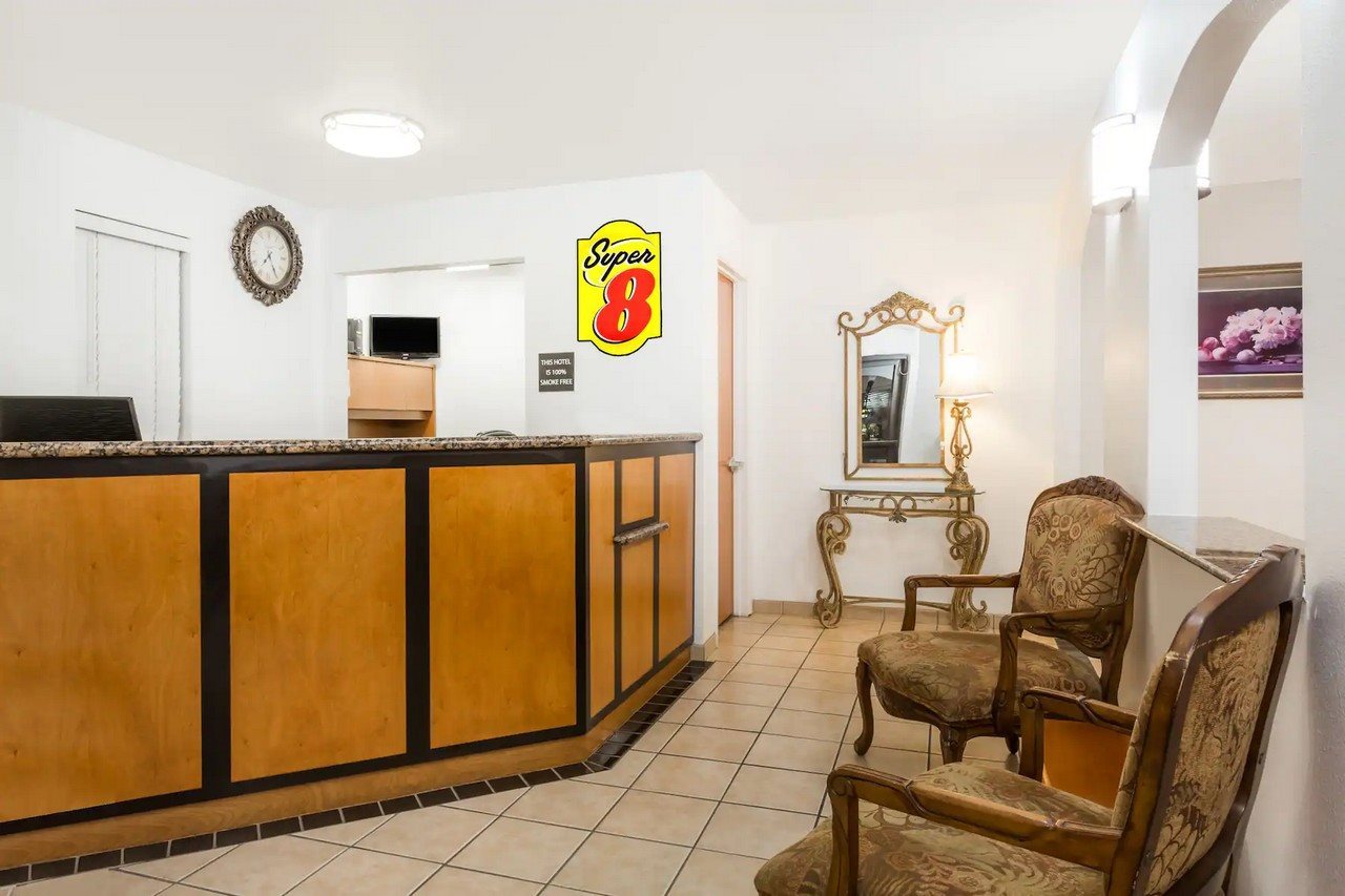 Super 8 By Wyndham Cloverdale Wine Country — Cloverdale