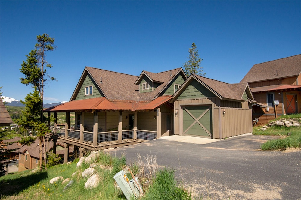 Rendezvous 55 Campfire by Stay Winter Park Fraser in Fraser, United States