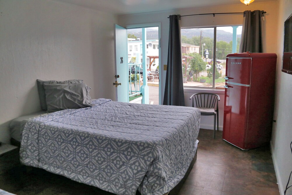 La Fun Motel - photo 17