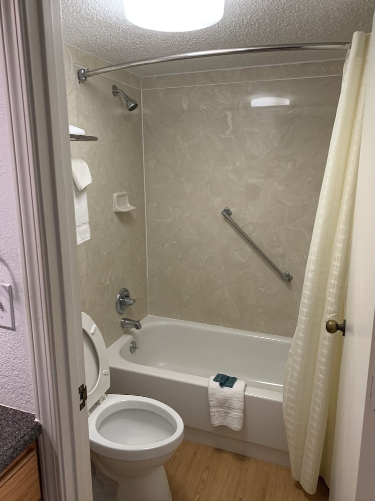 Hallmarc Inn & Suites of West Memphis - photo 9