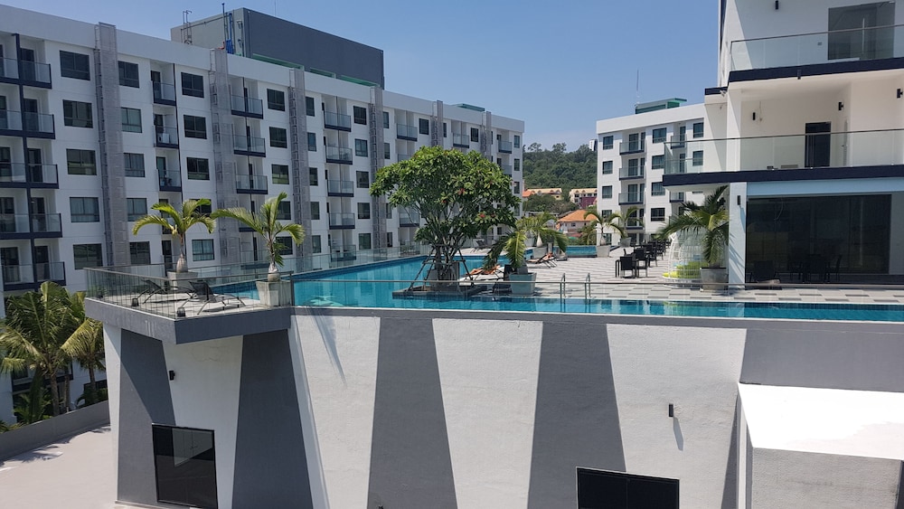 Arcadia Beach Resort Pool View - last minute hotel in Pattaya
