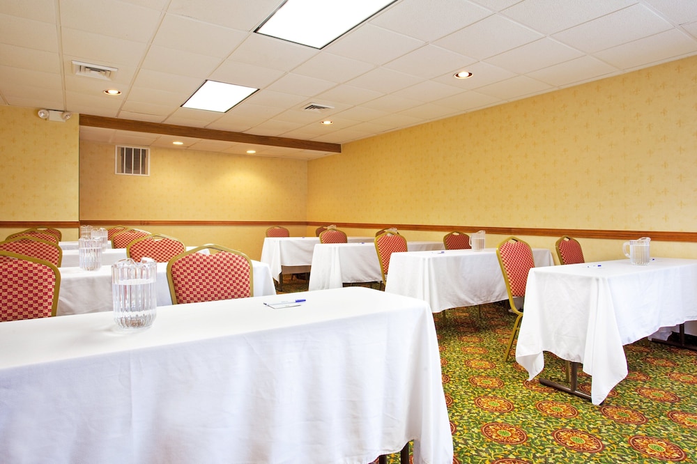 Candlewood Suites Grand Rapids - photo 20