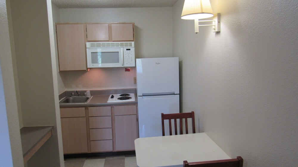 InTown Suites Extended Stay Nashville Murfreesboro Pke - photo 8