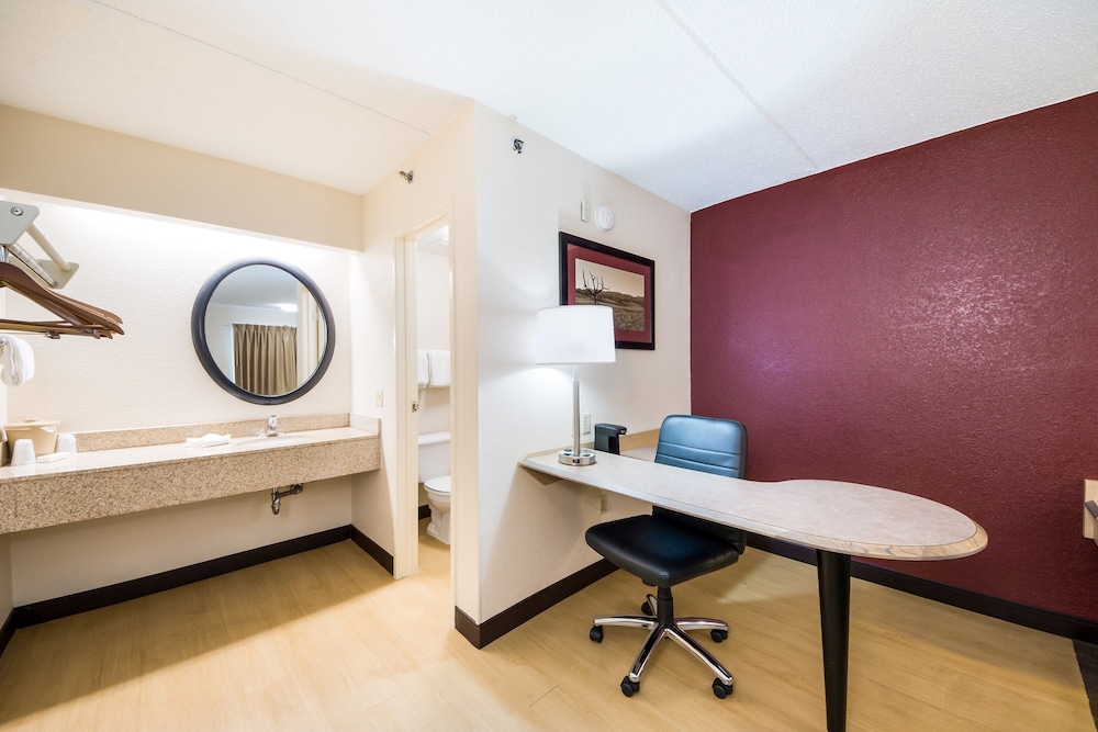 Red Roof Inn Laredo - photo 18