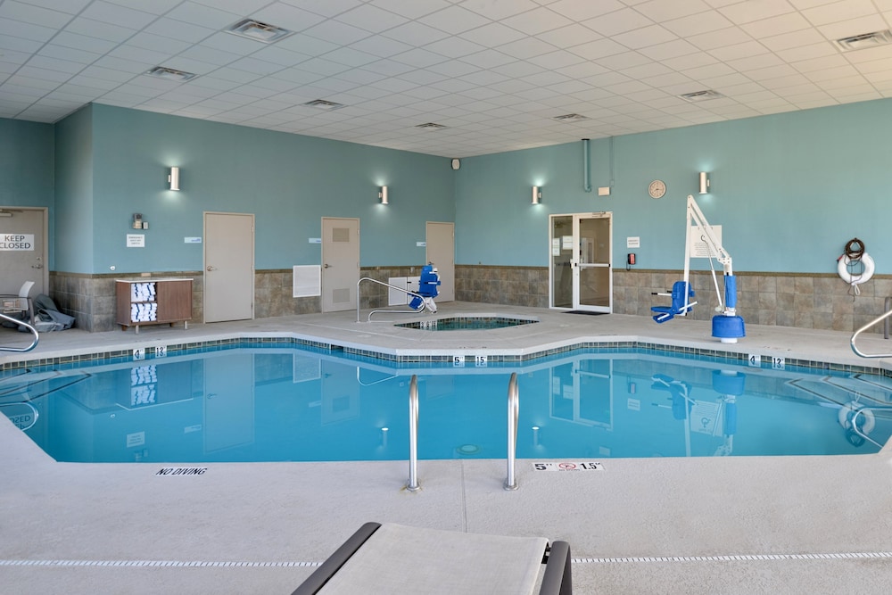 Holiday Inn Express Suites Farmington - photo 51
