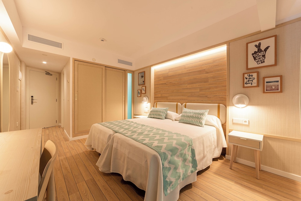 Hotel Ambassador Playa II — 4-Star Luxury Hotel in Benidorm, Spain