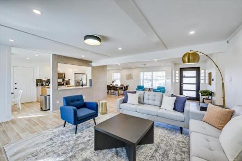 Stunning Dallas Home w Beautiful Yard Big Groups — 4-Star Luxury Hotel in Dallas, United States
