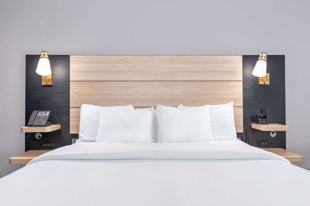 La Quinta Inn & Suites by Wyndham Woodway Waco South - photo 20