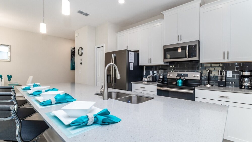 Rent a Luxury Townhome on Storey Lake Resort Minutes From Disney Orlando Townhome 3321 — 4-Star Luxury Hotel in Kissimmee, United States