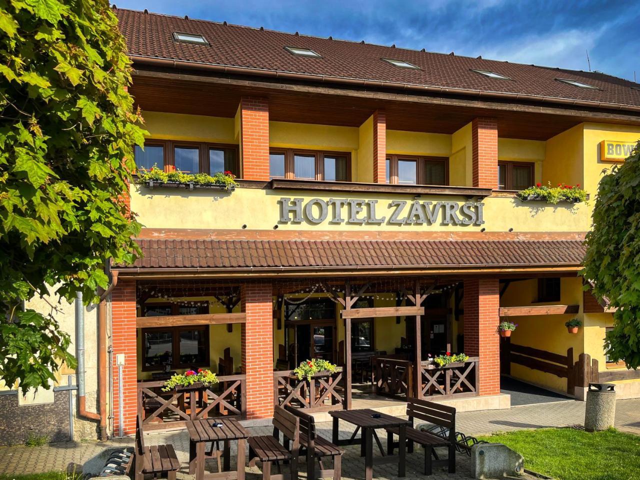 Hotel Závrší — hotel in Olesnice