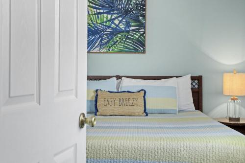SeaCove Steps 2 Priv Beach Backyard Comm Pool - carbon neutral hotel in Destin