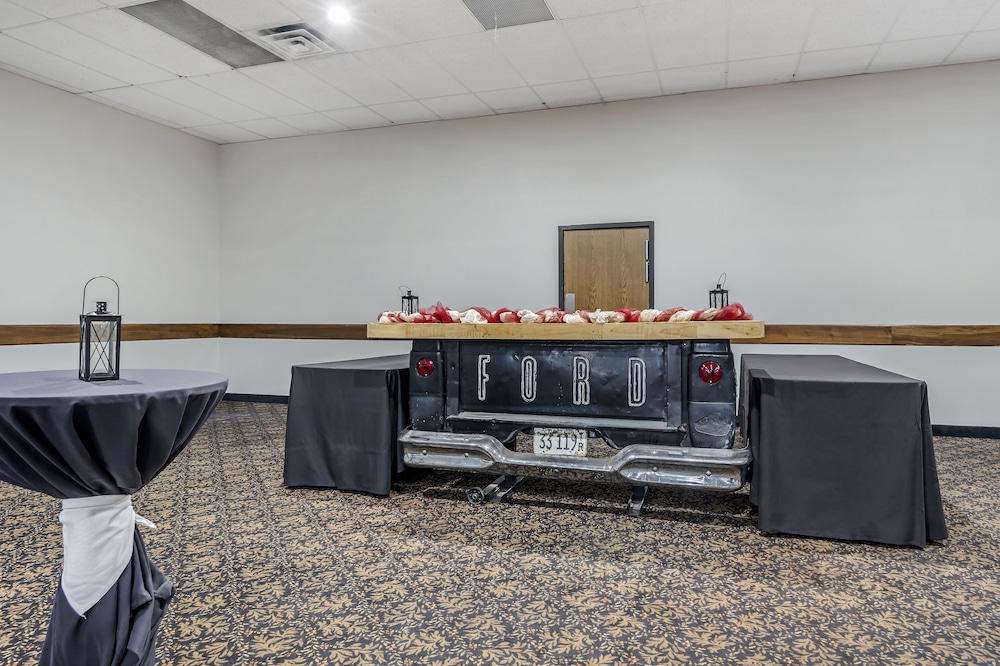 Seaport Inn and Suites - photo 25