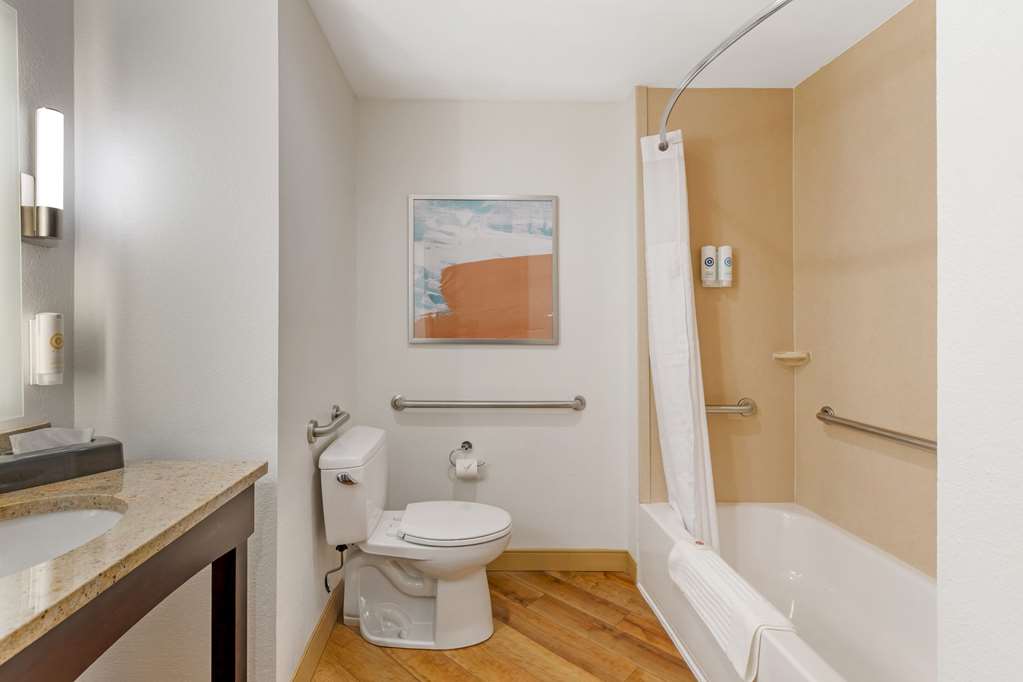 Comfort Inn & Suites Verona at Turning Stone Resort Casino - photo 18