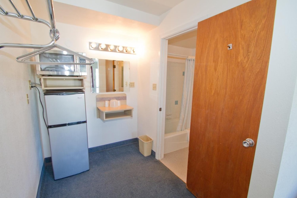 Brooks Street Motor Inn - photo 24