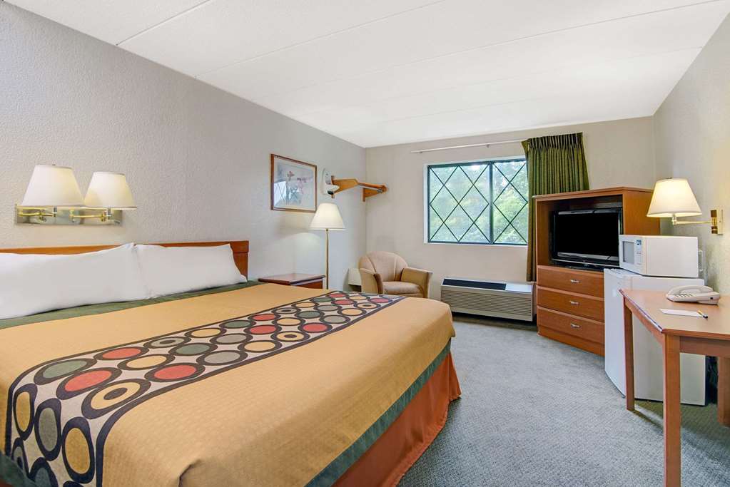 Super 8 by Wyndham Stamford New York City Area - photo 7