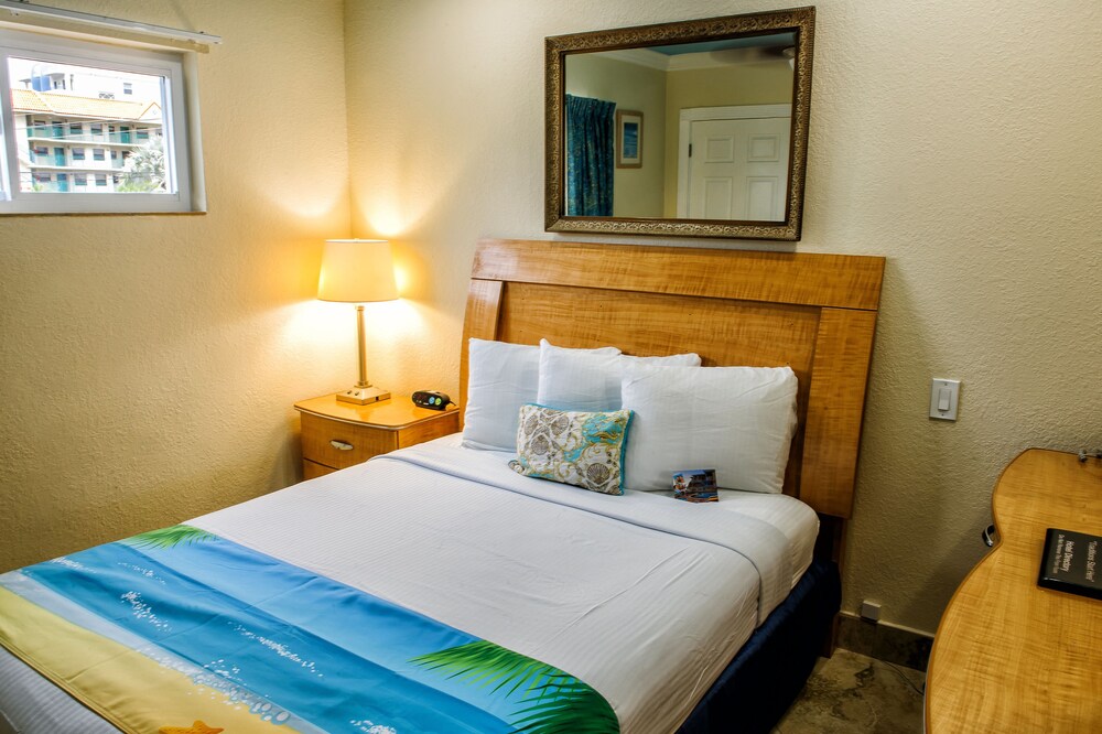 Bay Palms Waterfront Resort Hotel and Marina - photo 9