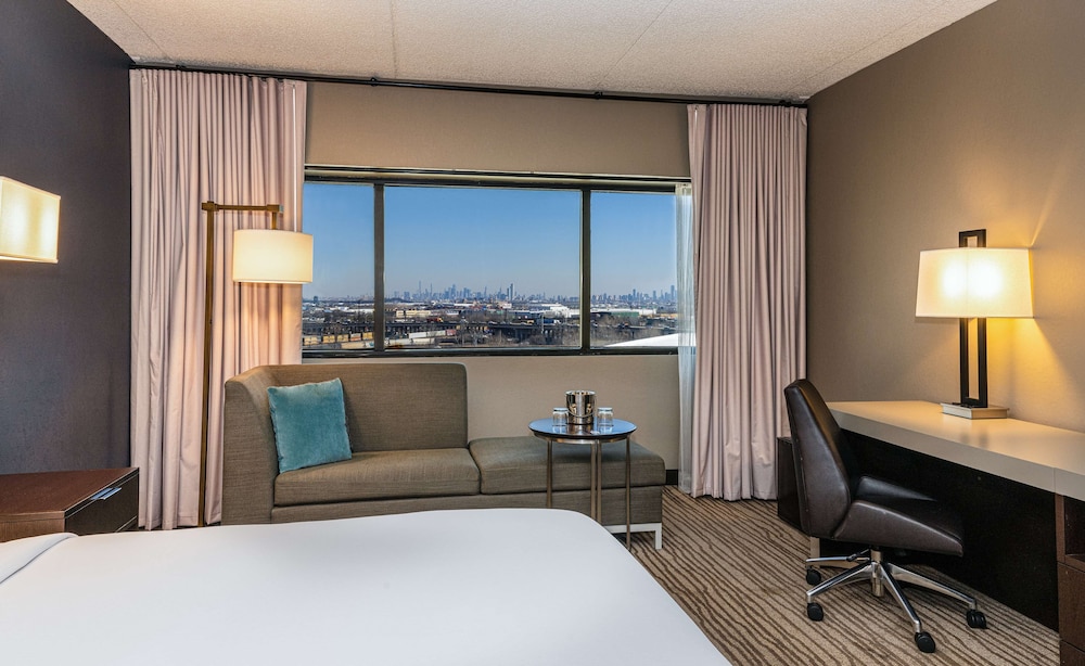 DoubleTree by Hilton Hotel Newark Airport - photo 22