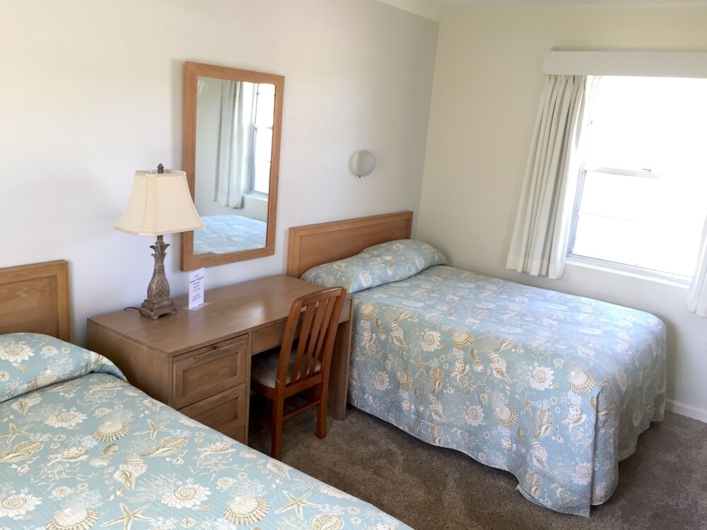 Surf Studio Beach Resort - photo 9