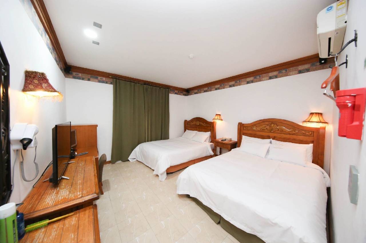 Suanbo Hotel Screen in Waegwan, South Korea