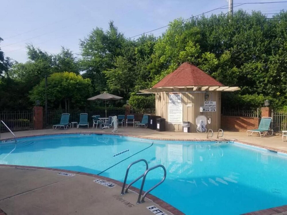 Ramada by Wyndham Gainesville - photo 10