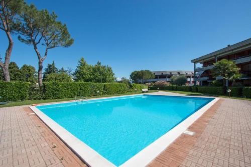 Perla Apartments — 4-Star Luxury Hotel in Desenzano Del Garda, Italy