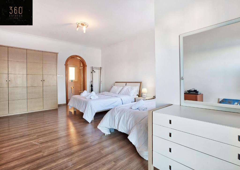 Stunning Seafront 3BR home in the heart of Sliema by 360 Estates — 4-Star Luxury Hotel in Sliema, Malta