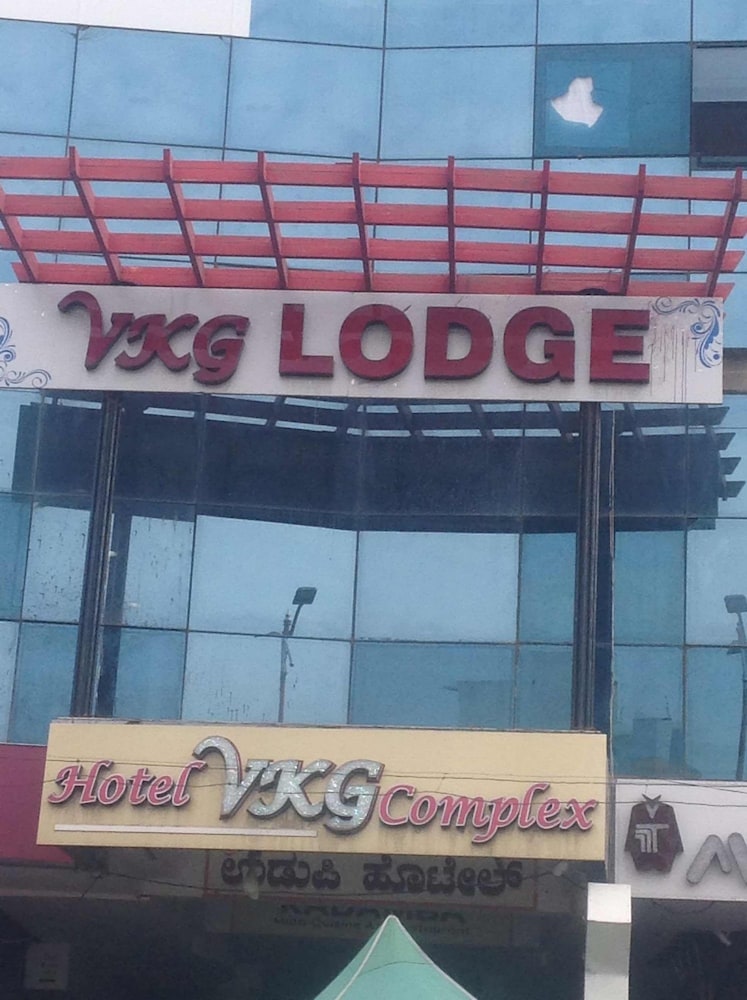 Iroomz VKG Complex — hotel in Bijapur