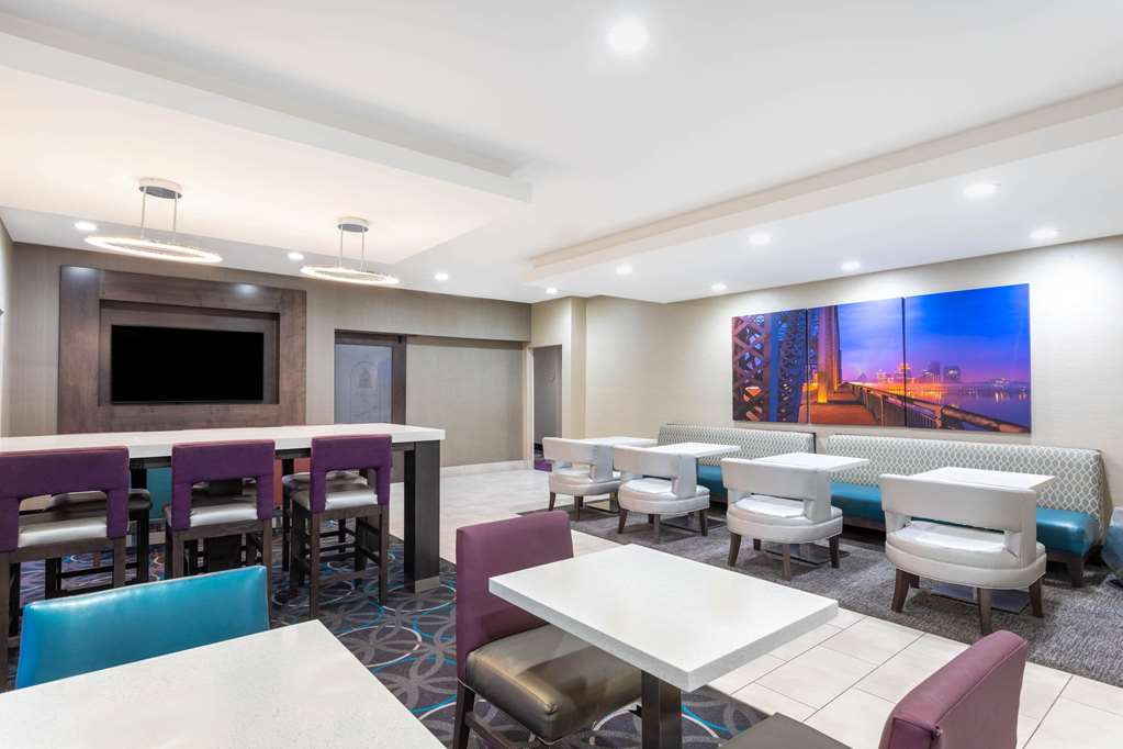 La Quinta Inn & Suites by Wyndham Hopkinsville - photo 42