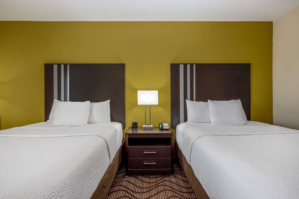 La Quinta Inn & Suites by Wyndham Artesia - photo 28