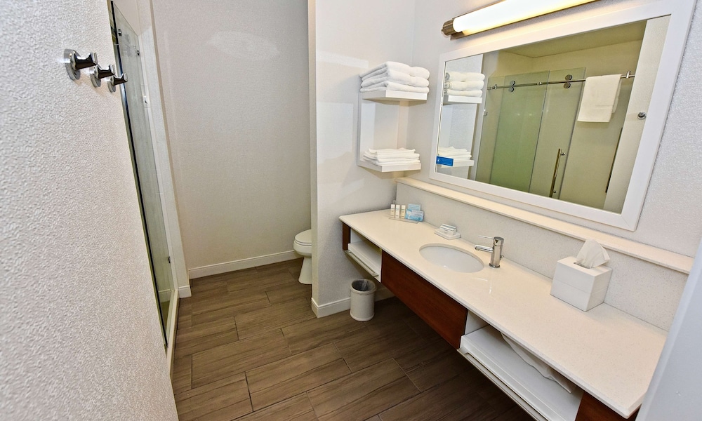 Hampton Inn Kirksville - photo 38