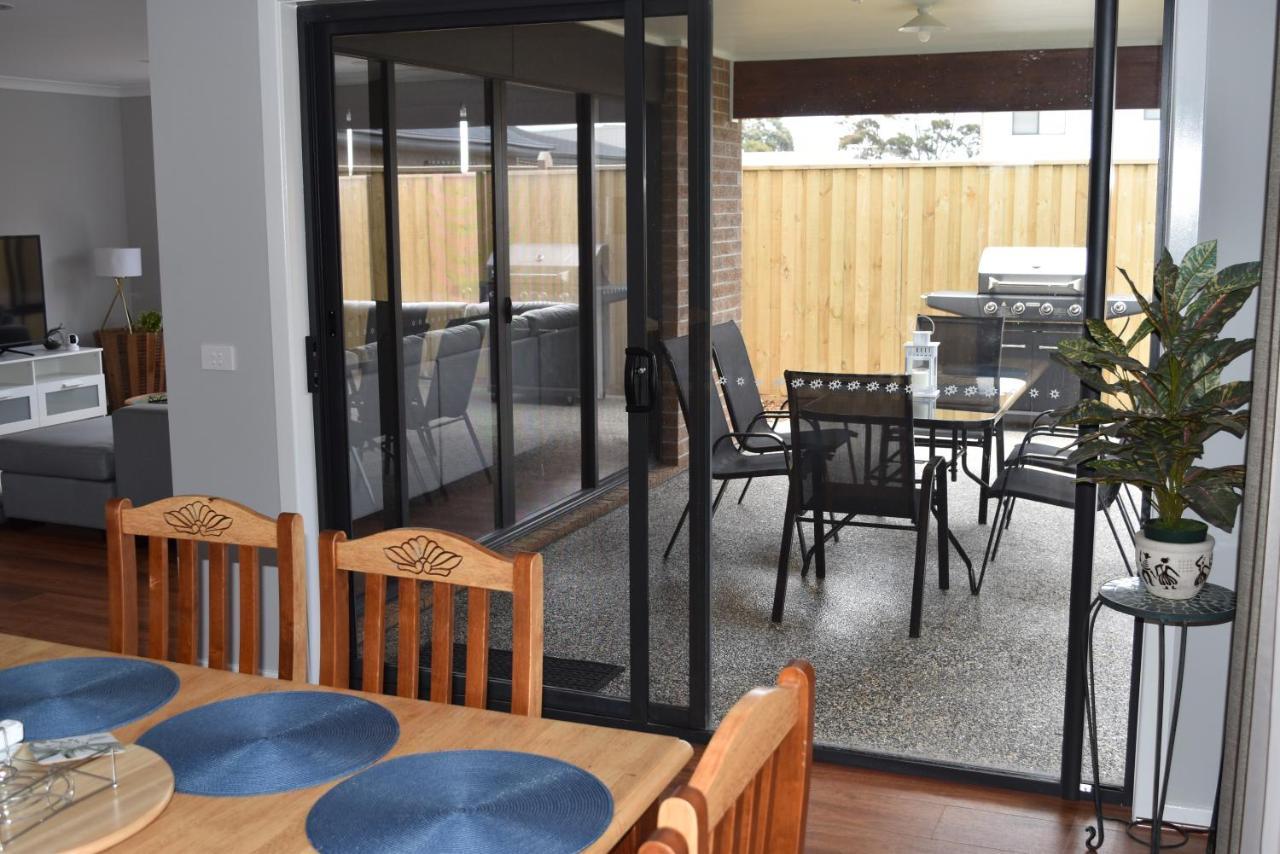 The Bentley 5 Bdrms 3 Bthrm Sleeps 12 Wifi Linen in Cowes, Australia