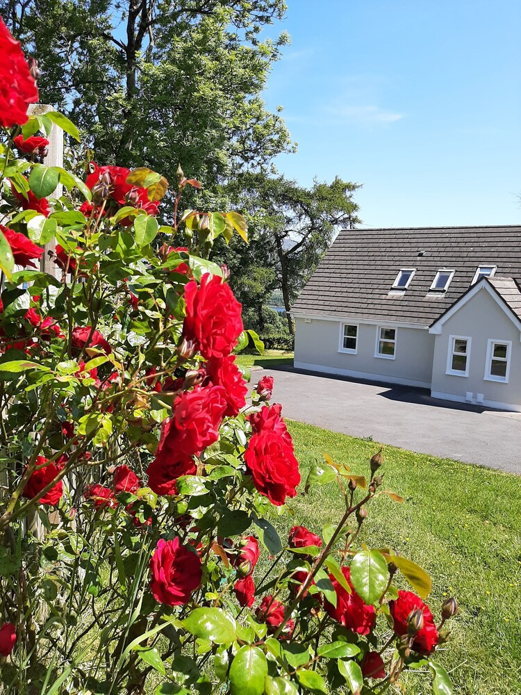 Abhainn Ri Cottages — 4-Star Luxury Hotel in Blessington, Republic of Ireland