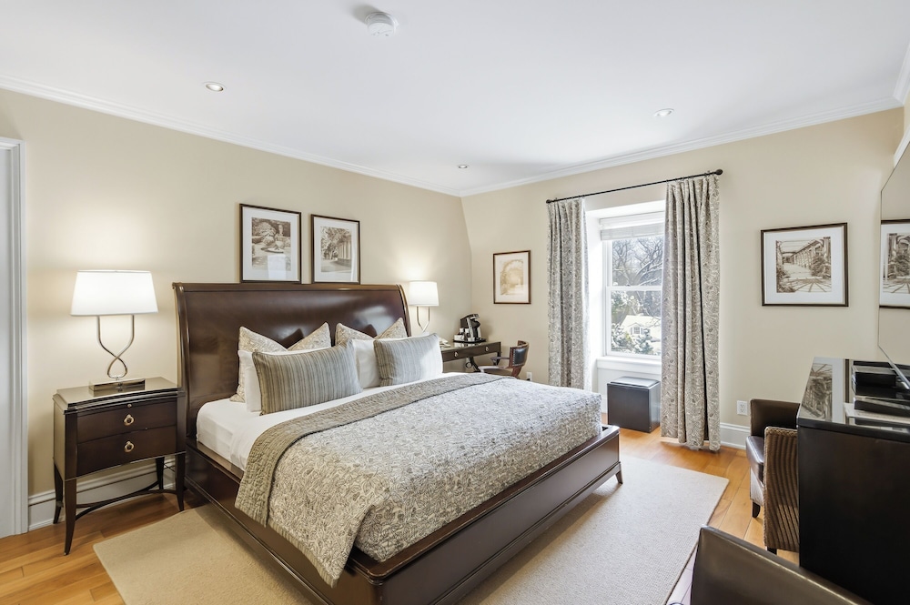 Oban Inn in Niagara Falls, Canada