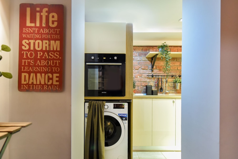 Upstairs Boutique - carbon neutral hotel in Bucharest