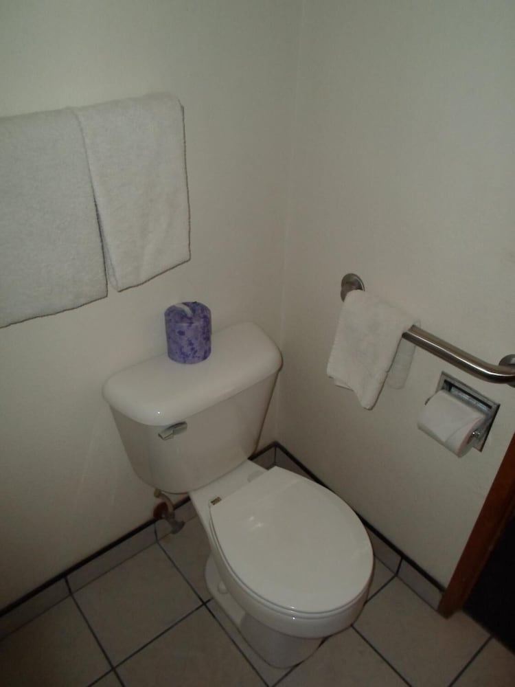 Economy Inn Morgan Hill - photo 16