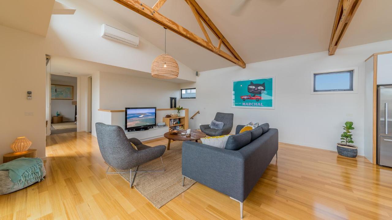 Luxe Townhouse WiFi included — 4-Star Luxury Hotel in Inverloch, Australia