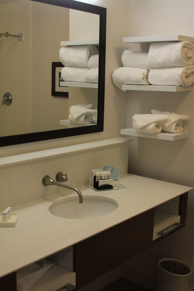 Hampton Inn Pratt - photo 31