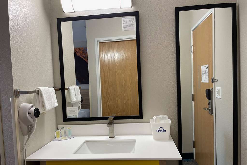 Days Inn by Wyndham Imlay City - photo 22