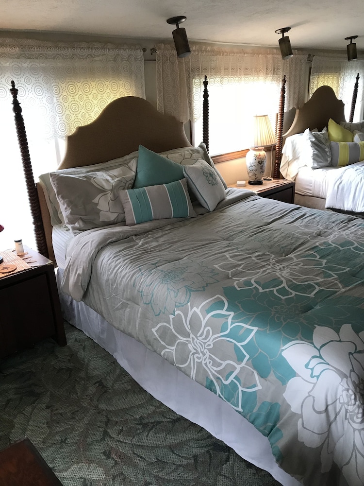 Hale Maluhia Country Inn - photo 14