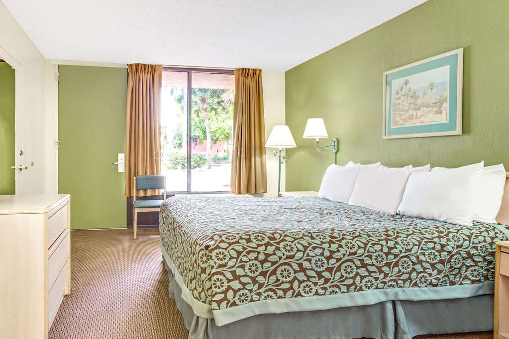 Days Inn by Wyndham Bradenton Near the Gulf - photo 11