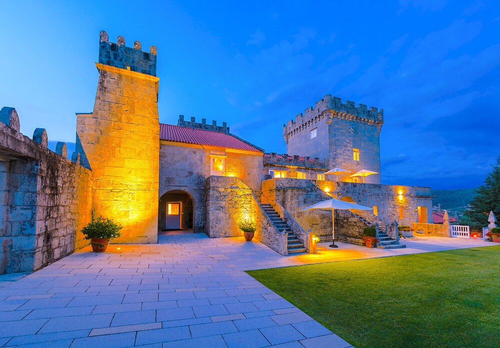 Torre de Tebra — 4-Star Luxury Hotel in Tomino, Spain