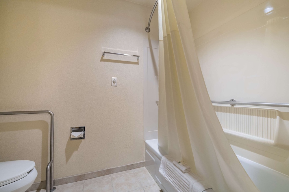 Quality Inn & Suites Silverdale Bangor Keyport - photo 23