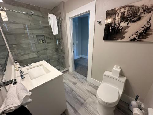 Entire Modern 7 Unit 7 Bath Boutique Inn - photo 35